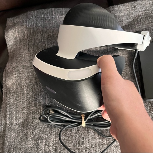 Sony Playstation VR (CUH-ZVR2) PS4 Headset and Processor Unit - Picture 2 of 6